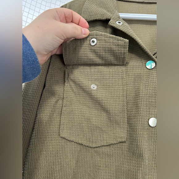 Women's Jacket - Picture 3 of 9